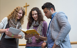 junge Menschen lernen